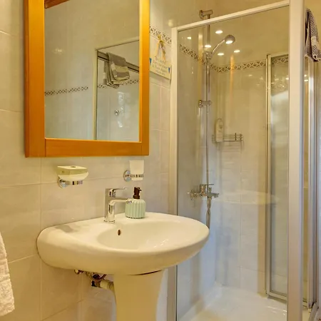 Villa Kitrini- Stunning Views, A Away From Home, Near Kassiopi