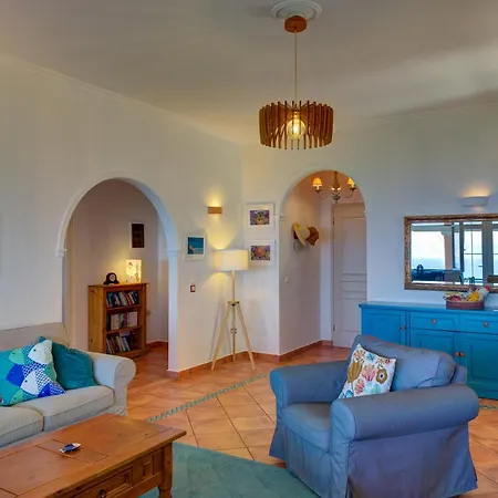 Kitrini- Stunning Views, A Away From Home, Near Kassiopi Loutses