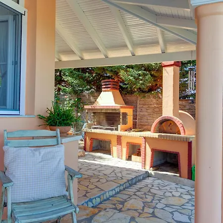 Villa Kitrini- Stunning Views, A Away From Home, Near Kassiopi Loutses